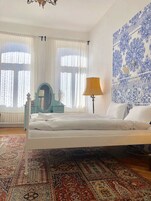 Decoración personalizada, muebles diferentes y escritorio 