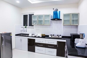 Cookware/dishes/utensils - SKYLA Serviced Apartments - Lotus Pond (Hyderabad)