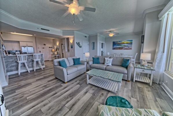Condo, 2 Bedrooms | Living area