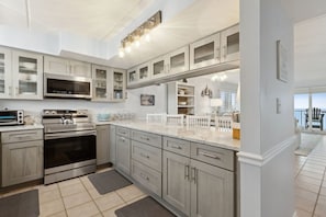 Condo, 2 Bedrooms | Private kitchen | Fridge, oven, coffee/tea maker