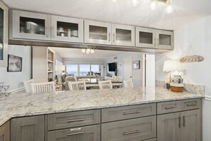 Condo, 2 Bedrooms | Dining