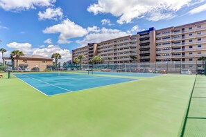 Appart'hôtel, 2 chambres | Terrain de sport