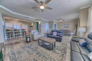 Condo, 2 Bedrooms | Living area