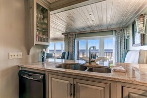 Condo, 2 Bedrooms | Interior