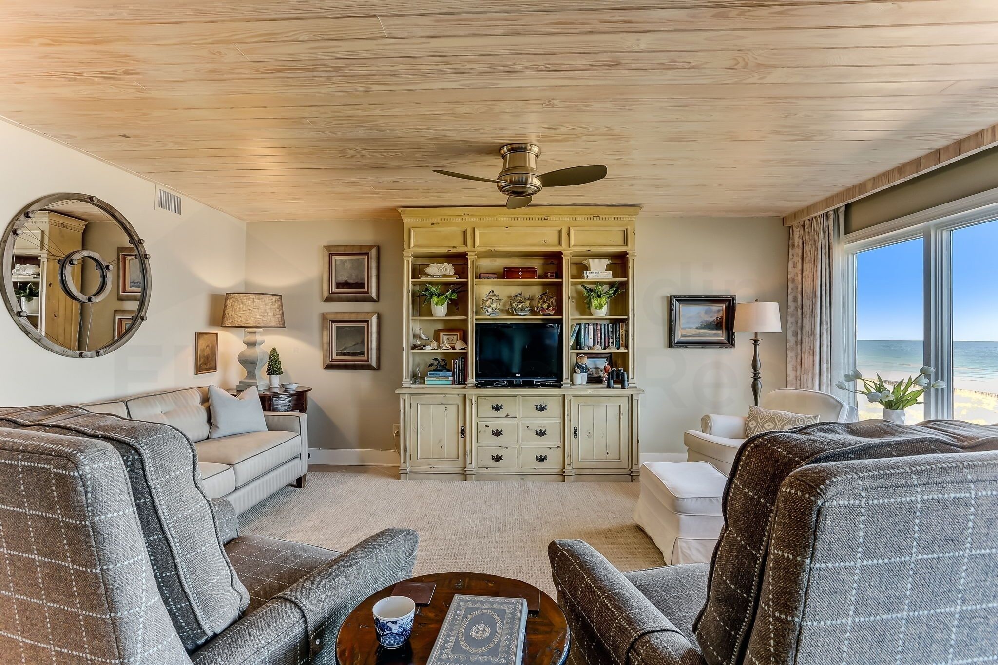 Condo, 2 Bedrooms | Living area