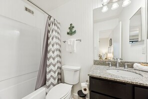 Apartment, 2 Schlafzimmer | Badezimmer