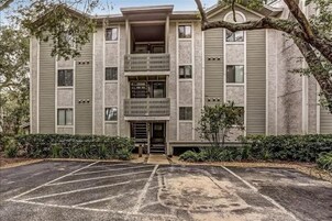Condo, 2 Bedrooms | Exterior