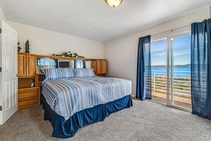 3 bedrooms, internet, bed sheets - Tri-level condo w/ shared pool, hot tub, sports courts, & views of Bear Lake (Garden City)