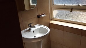 Kostenlose Toilettenartikel, Handtücher