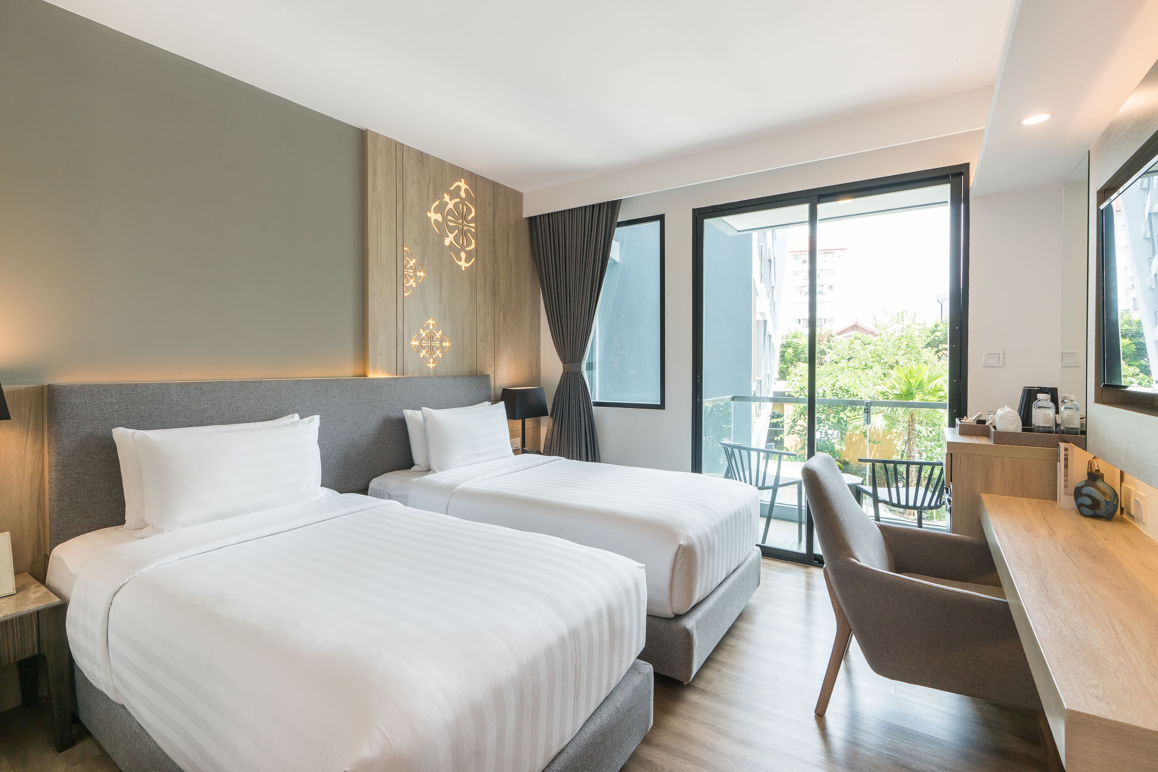 Deluxe Pool View - Twin | Premium bedding, in-room safe, desk, blackout curtains
