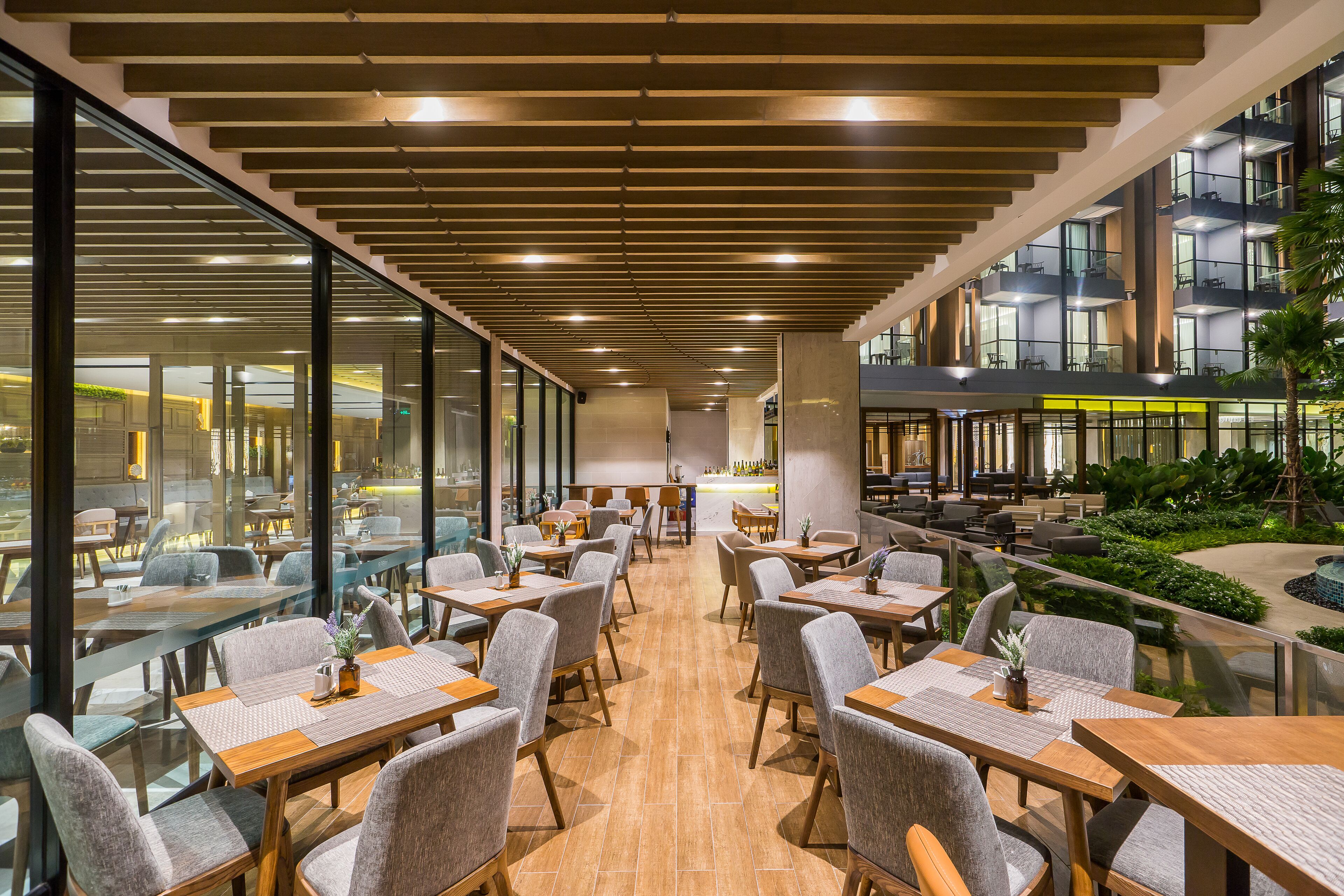 Se sirven desayunos, almuerzos y cenas; cocina internacional