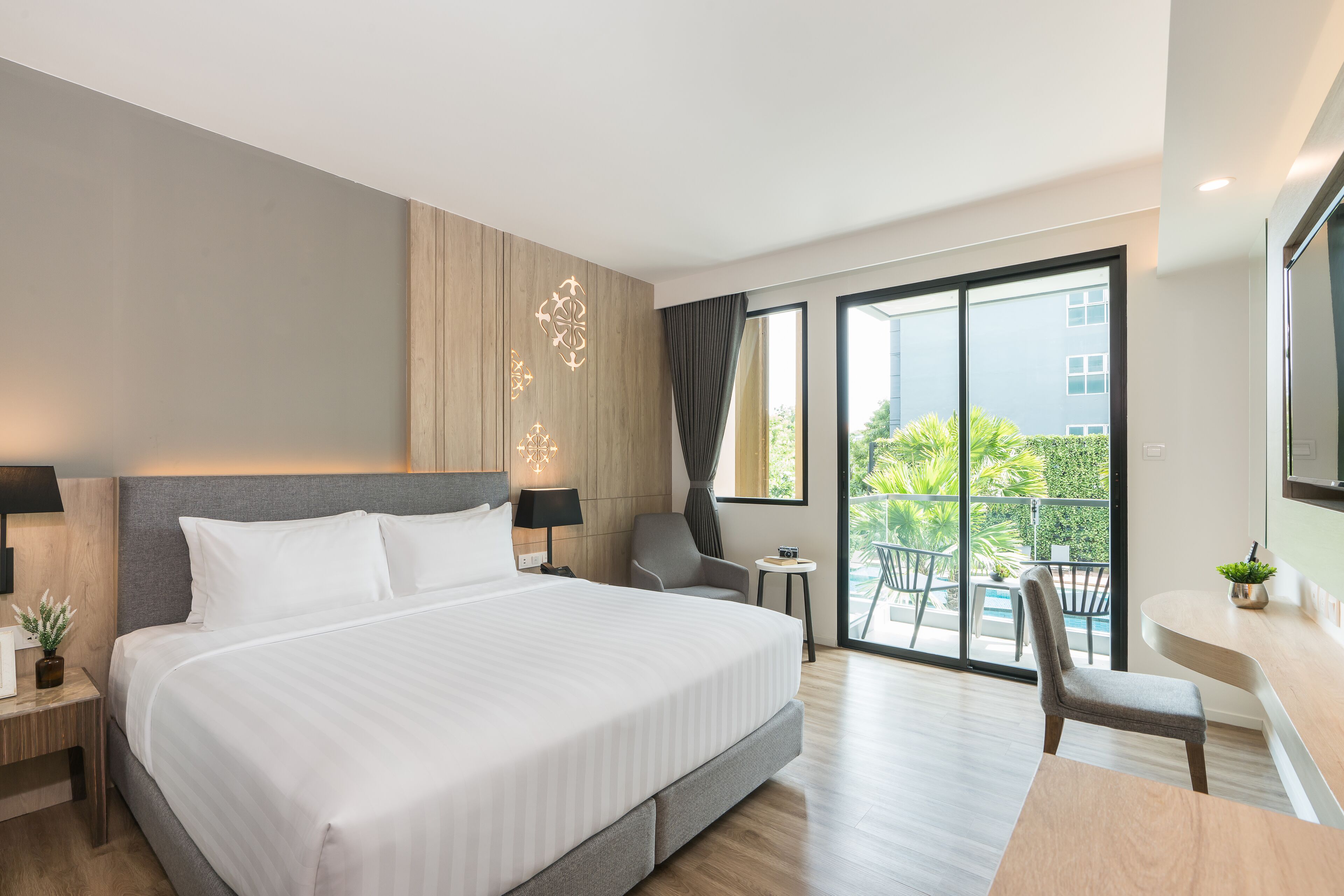 Deluxe Pool View - Double | Sengetøy av topp kvalitet, safe på rommet og individuelt dekorert