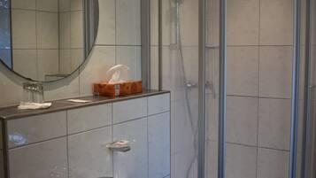 Deluxe-Einzelzimmer, eigenes Bad | Badezimmer