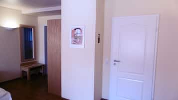 Deluxe Double Room (With Extra Bed) | Free WiFi, bed sheets