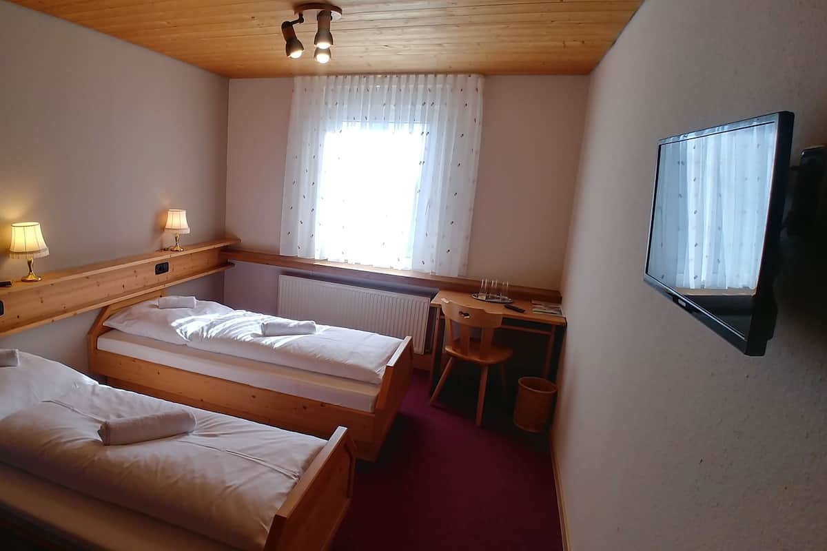 Habitación doble estándar, baño privado | Wifi gratis y ropa de cama