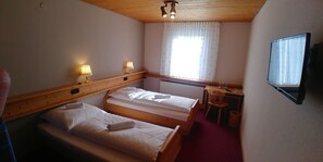 Standard Double Room, Private Bathroom | Free WiFi, bed sheets - Bad Bruckhaus (Waldshut-Tiengen)