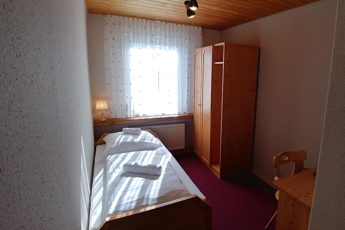 Habitación individual estándar, baño privado | Wifi gratis y ropa de cama