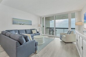 スマート テレビ、DVD プレーヤー、書庫