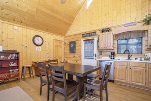 Dining - Morning Glory: Spectacular View! Resort Pool, Top Amenities, close to all Major Attractions! (Sevierville)