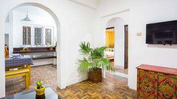 Comfort Apartment, 2 Bedrooms, Accessible, Smoking | In-room safe, soundproofing, free WiFi