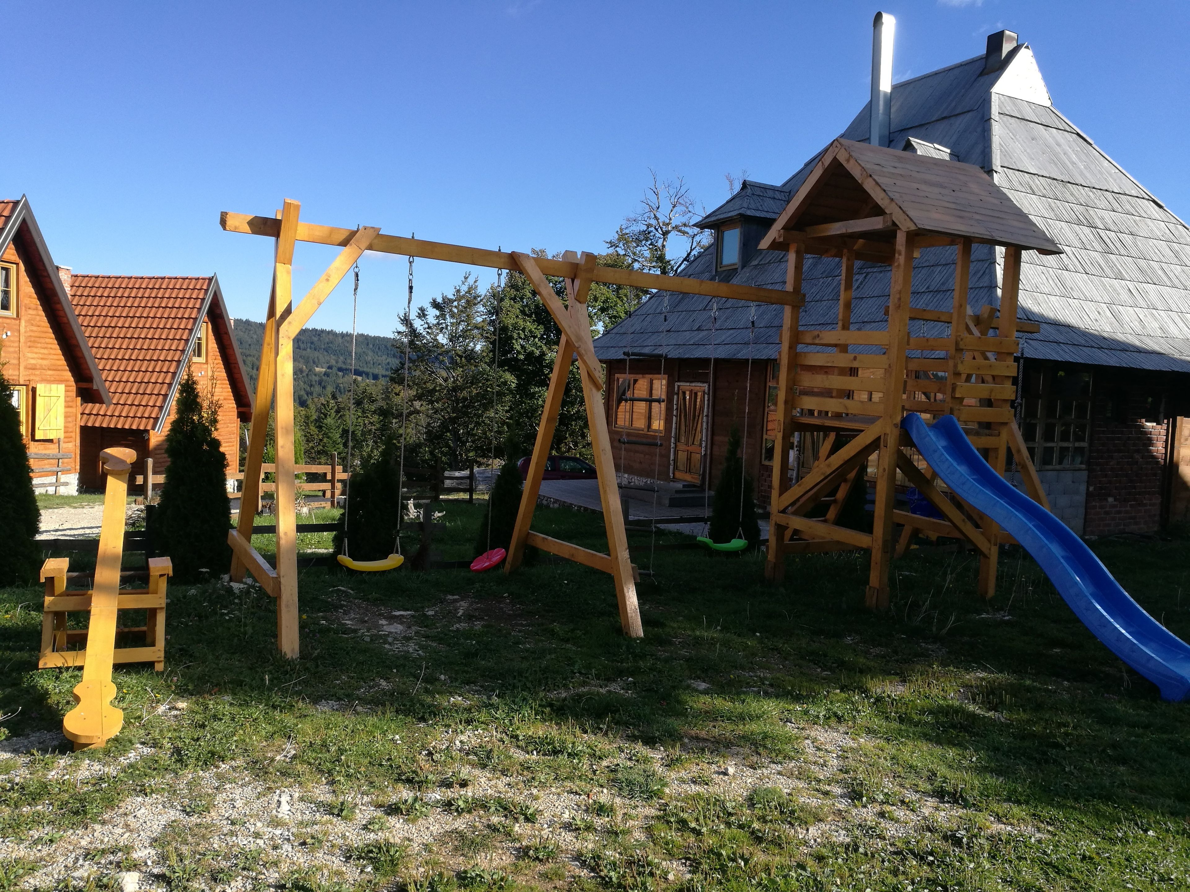 Tempat bermain anak - outdoor