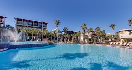 Helle, fröhliche Kutsche mit Gemeinschaftspool - zu Fuß zum Strand!
