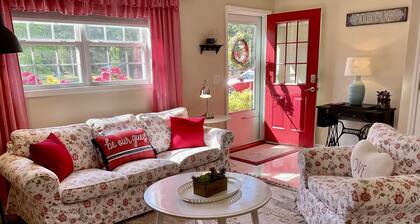 Lunas Flat 145 :Spotless, Sweet, Cozy & Comfy. Just renovated.