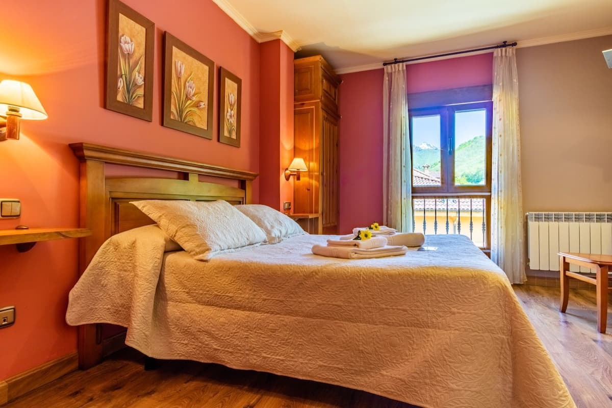 Camera Standard con letto matrimoniale o 2 letti singoli | Culle/letti per bambini (gratuiti), letti aggiuntivi (a pagamento)