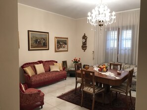 Lobby sitting area - La Casa di Fausto (Cesaro)