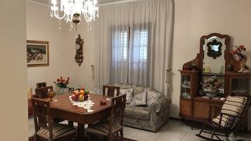 Basic Twin Room, Valley View | Lobby sitting area