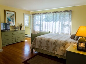 3 bedrooms, iron/ironing board, WiFi, bed sheets - Oceanfront -Samoset Road, Rockland ME (Across from the Samoset Resort) (Rockland)