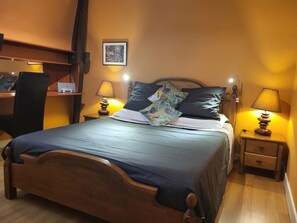 2 slaapkamers, een strijkplank/strijkijzer, gratis wifi, beddengoed
