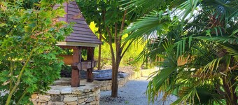 Two-Bedroom Apartment with free Parking