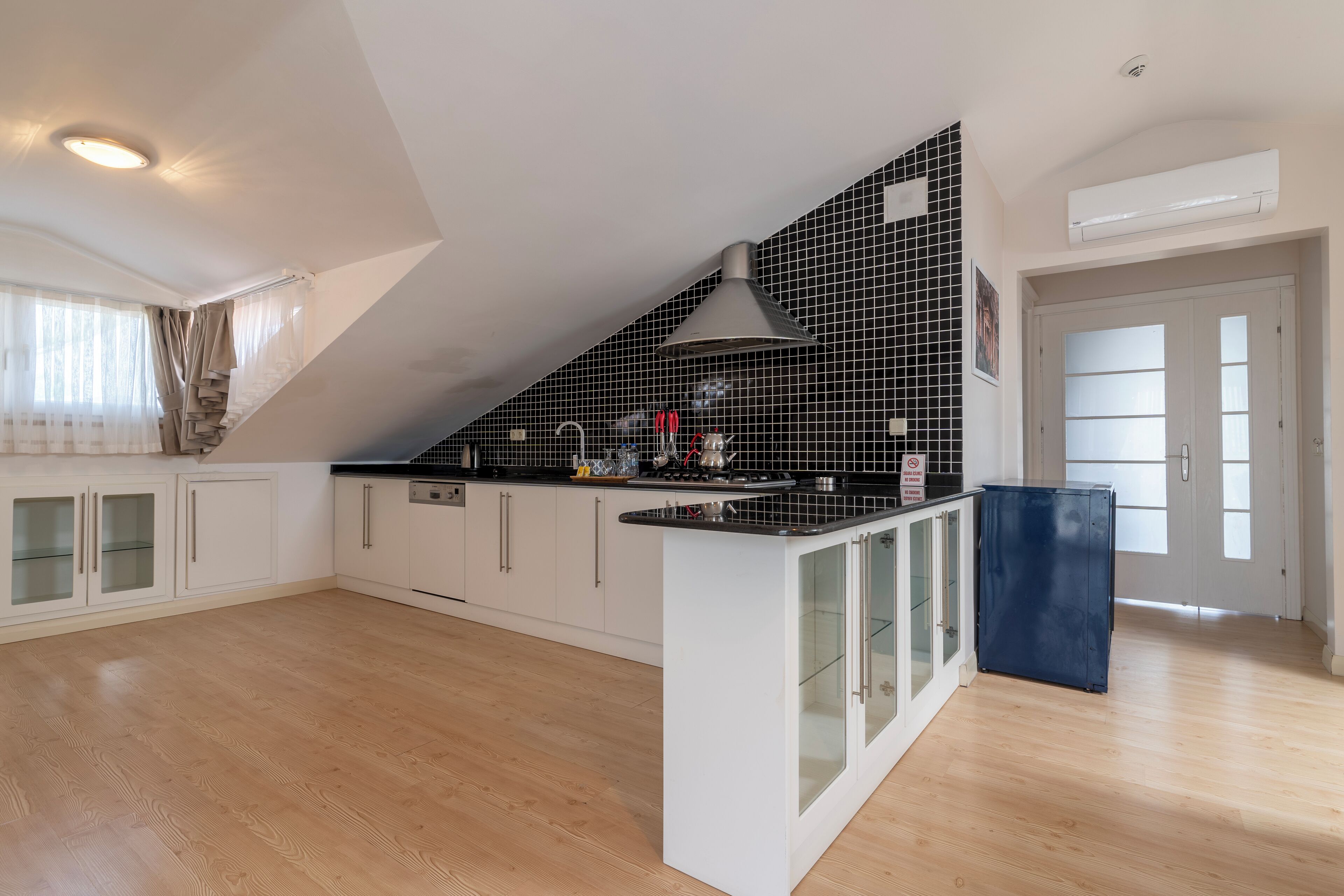 deluxe apartment | private kitchen | fridge, electric kettle