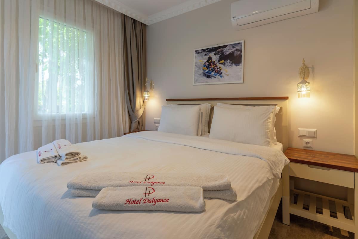 Tripla Standard, vista giardino | 2 camere, biancheria da letto di alta qualità, minibar