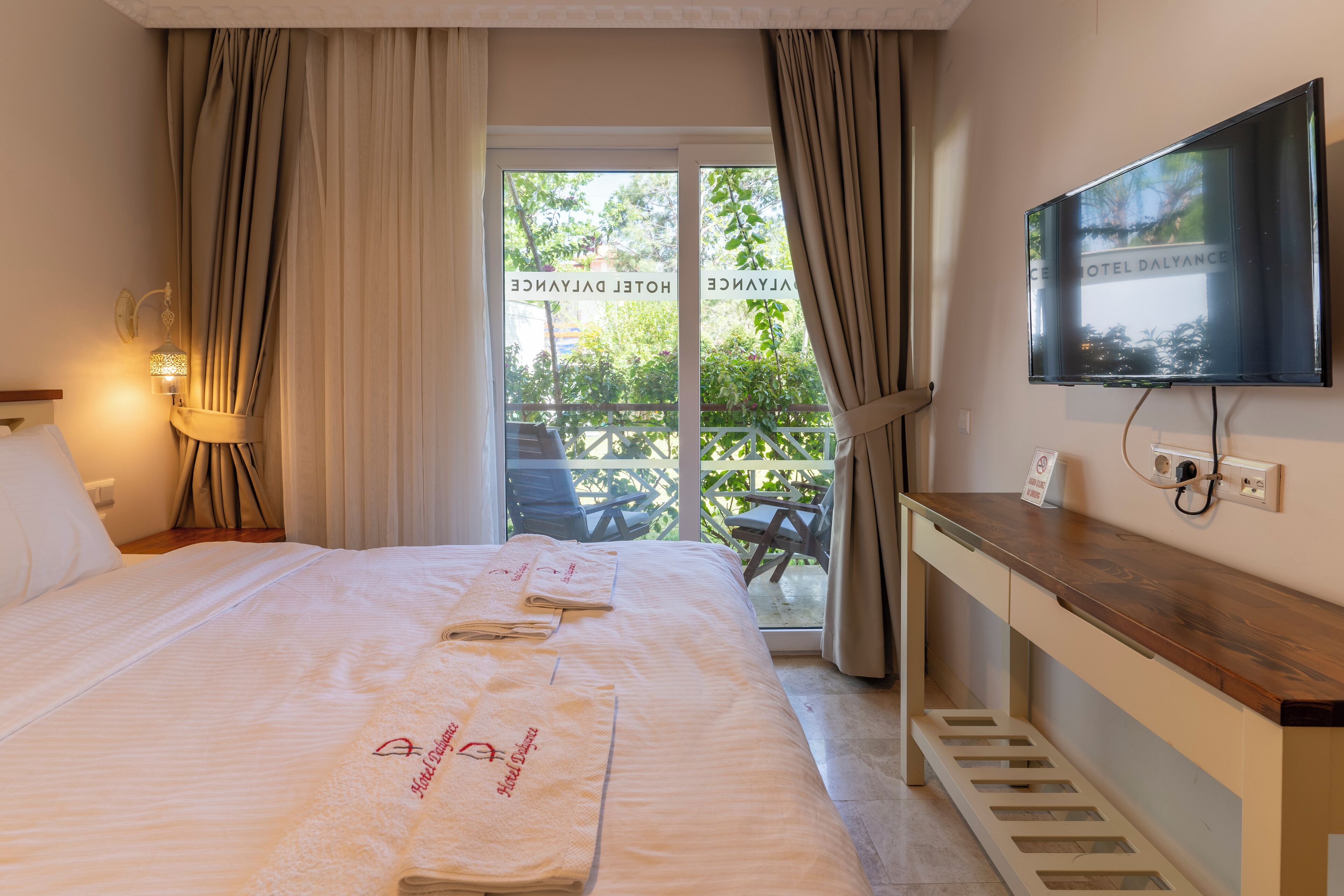 standard double room, 1 double bed | 2 bedrooms, premium bedding, minibar, in-room safe