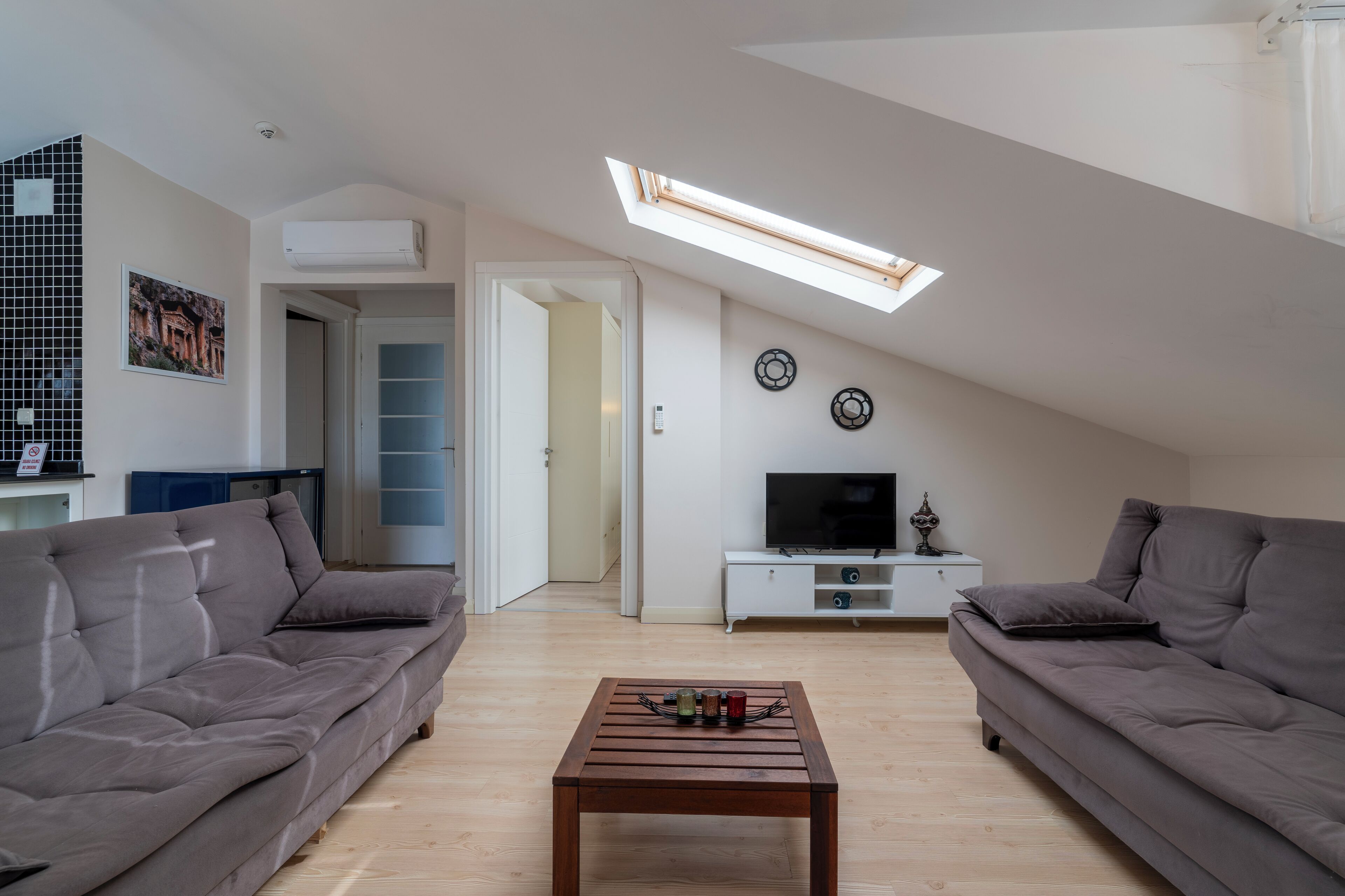 deluxe apartment | living area | lcd tv