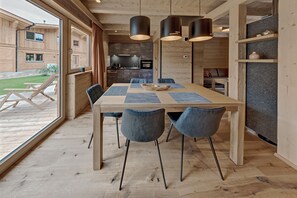 Full-sized fridge, microwave, stovetop, dishwasher - Zugspitz Lodge (Ehrwald)