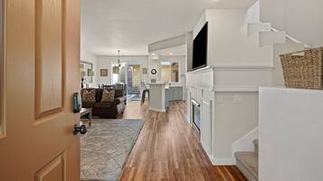 Townhome, 2 Bedrooms | Interior
