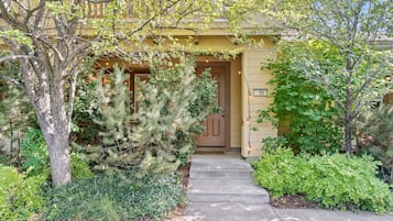 Townhome, 2 Bedrooms | Property grounds