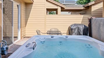 Townhome, 2 Bedrooms | Outdoor spa tub