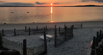 Direct Ocean Front Beach House en Saquish Beach! Paraíso en Plymouth / Duxbury!