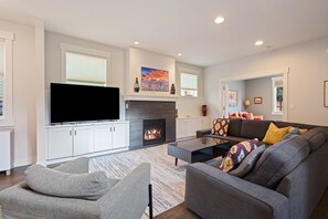 Living area - Hillside Haven 4 Bedroom Home by RedAwning (Bend)