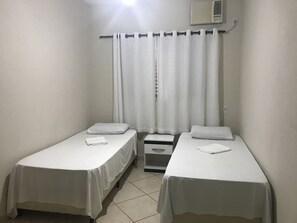 熨斗/熨衣板、免費無線上網、床單