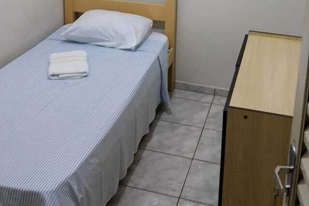 Traditional Single Room, 1 Twin Bed, Non Smoking | Iron/ironing board, free WiFi, bed sheets