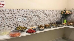 فطور كامل مجانًا يوميًا