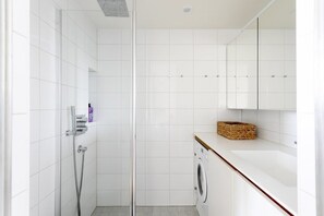 Superior Apartment, 1 Double Bed with Sofa bed, Non Smoking, City View | Bathroom | Hair dryer, towels