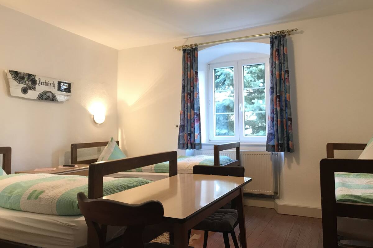 Triple Room | Desk, free WiFi