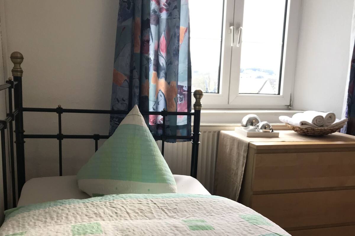 Single Room | Desk, free WiFi