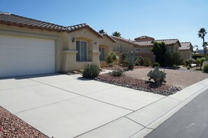 콘도, 침실 4개 | 외관